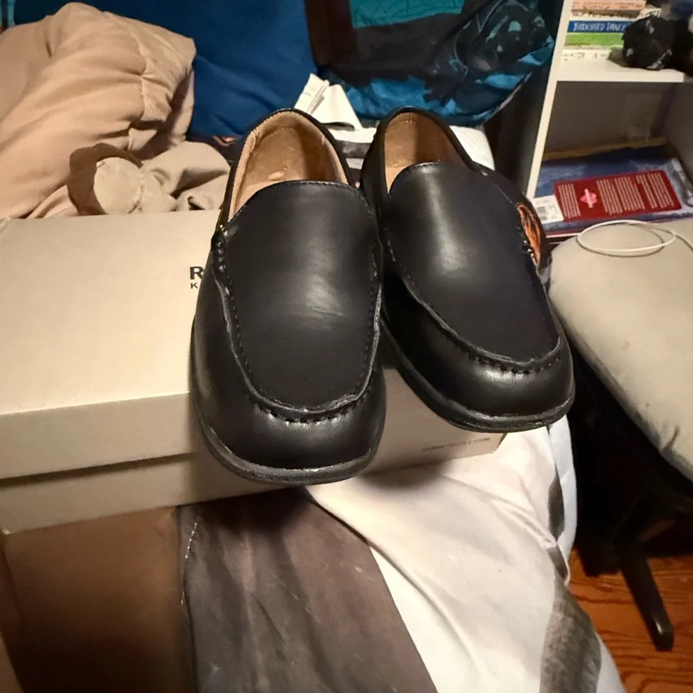 Kennth Cole Boys Loafers size 2 NEW - Picture 2 of 4